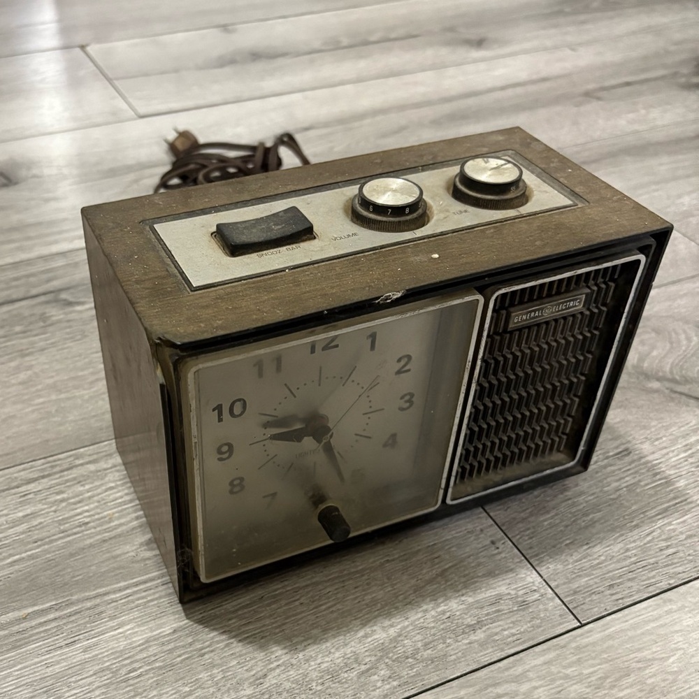 Vintage General Electric Radio